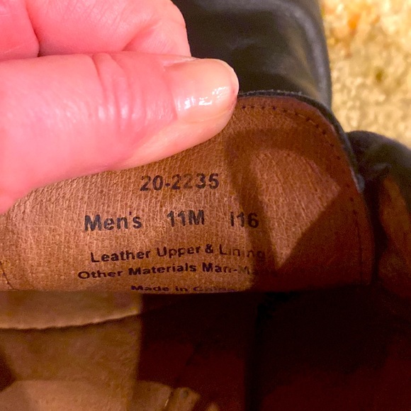 Men’s Johnston and Murphy black leather dress shoe in great condition - Picture 12 of 13